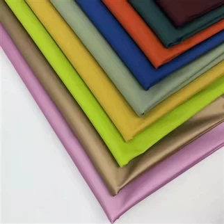 Varastossa moniväriset valinnaiset helmi-tavallinen PU Faux nahka käsilaukut pussit kengät sohvatarvikkeet nahkakangas